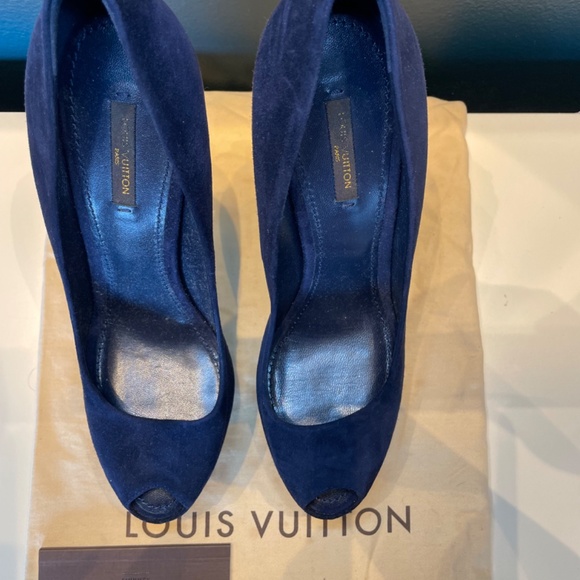 Brand New Never Worn Louis Vuitton Blue Suede Oh Really! Peep-Toe Pumps Size 41 - Picture 9 of 9